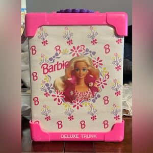 Barbie Deluxe Trunk and wardrobe vintage